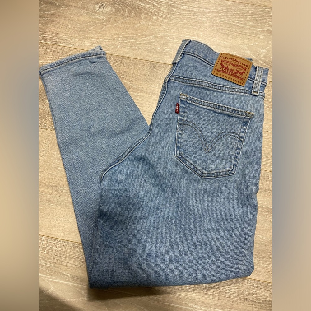 Levi’s High Waisted Mom Jeans, Size 27, great condition